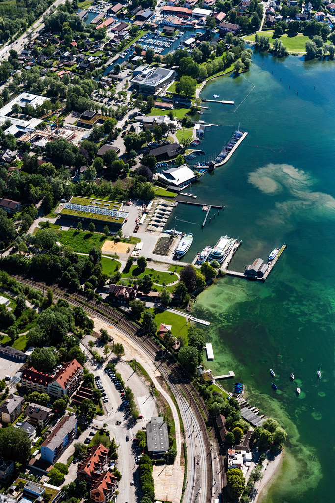 dr__0053393.jpg | STARNBERG 12.06.2020 Verwaltungsgebäude des Unternehmens der Bayerischen Seenschifffahrt am Ufer des Starnberger Sees in Starnberg im Bundesland Bayern, Deutschland. // Administration building of the company of Bayerischen Seenschifffahrt on Ufer of Starnberger Sees in Starnberg in the state Bavaria, Germany. Foto: Daniel Reiter