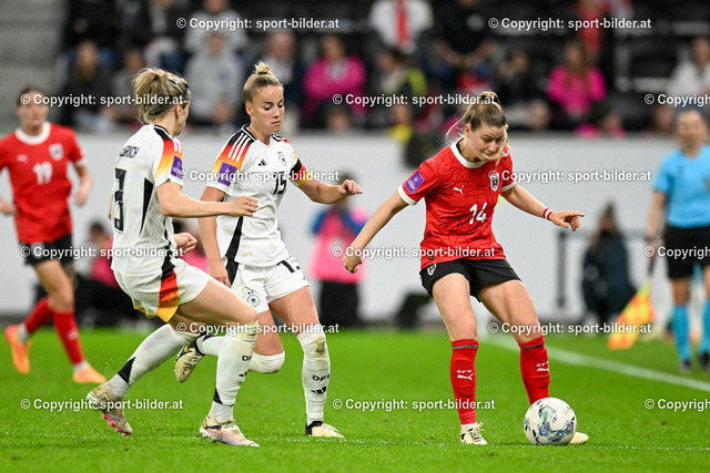 AUT, Fussball UEFA Frauen EM Qualifikation 2024-25 - Oesterreich vs Deutschland | 05.4.2024, Raiffeisen Arena Linz, AUT, UEFA Frauen EM Qualifikation 2024-25 - Oesterreich vs Deutschland, im Bild Marie-Therese Hoebinger (AUT) vs Kathrin Hendrich (GER), Giulia Gwinn (GER)


// UEFA Women's European Qualifiers 2024-25 Match between Austria and Germany in Linz, Austria on 2024/04/05