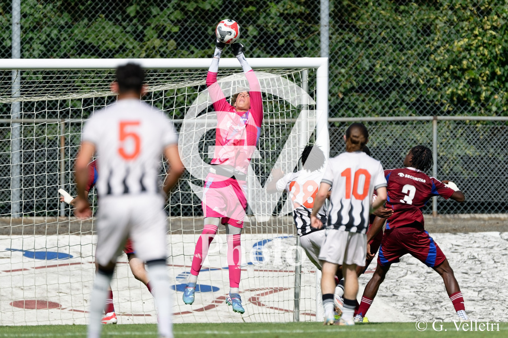 Finale M-19 - Servette FC v FC Basel | during the Finale M-19 game between Servette FC and FC Basel at Stade de Frontenex in Geneve, Switzerland