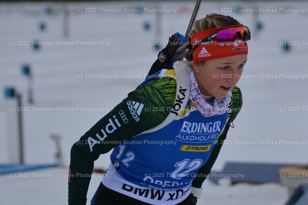 IBU WC Biathlon Oberhof 2018 | PREUSS Franziska (GER) beim Anschiessen vor dem Rennen; IBU WC Biathlon Oberhof 2018, 10 km Verfolgung der Frauen am 06.01.2018 in der DKB Ski Arena in Oberhof, (Deutschland) - Realisiert mit Pictrs.com