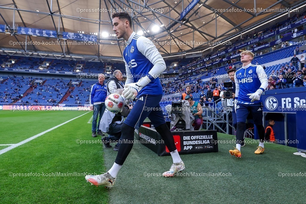 S0426092501034 | 25.09.2025, Fußball, FC Schalke 04 - SpVgg Greuther Fürth, 7.Spieltag, 2. Fußball Bundesliga, Veltins-Arena Gelsenkirchen, Saison 2025 2026: Torwart Justin Heekeren&nbsp;(Schalke04 #28) DFB regulations prohibit any use of photographs as image sequences and or quasi-video.
