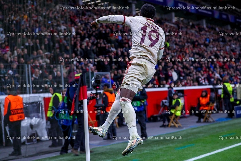 UCL11032502459 | 11.03.2025, Fußball, UEFA Champions League, Bayer 04 Leverkusen - FC Bayern München, Achtelfinale Rückspiel, BayArena, Saison 2024 2025: Torjubel nach dem 2:0 durch Torschütze Alphonso Davies (FC Bayern #19). DFB regulations prohibit any use of photographs as image sequences and or quasi-video.