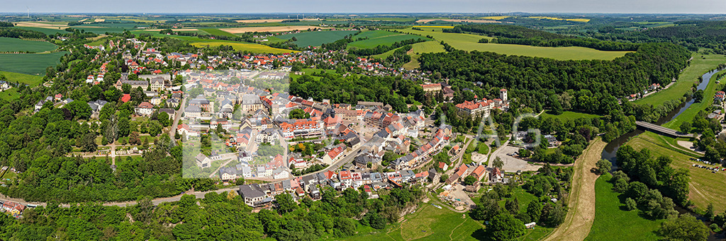 Waldenburg-Panorama-DJI_0063 | Waldenburg in Sachsen mit seinem Schloss Waldenburg, der Stadtkirche und dem Rathaus in der historischen Altstadt an der Zwickauer Mulde - Realisiert mit Pictrs.com