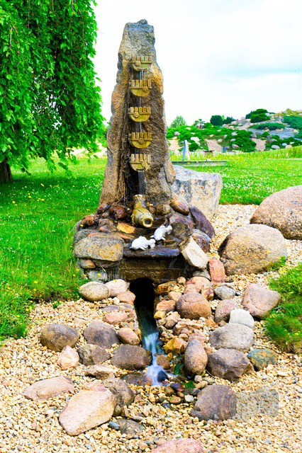 Kleiner Wasserfall mit Stein im Findlingspark Nochten | Shop für Prints Landschaftsfotografie Sächsische Schweiz Naturfotografie in Thüringen Fotos vom Findlingspark Nochten Kloster Sankt Marienstern Bilder Festung Königstein PanoramaRhododendronpark Kromlau FotogalerSchleswig-Holstein Küstenlandschaften