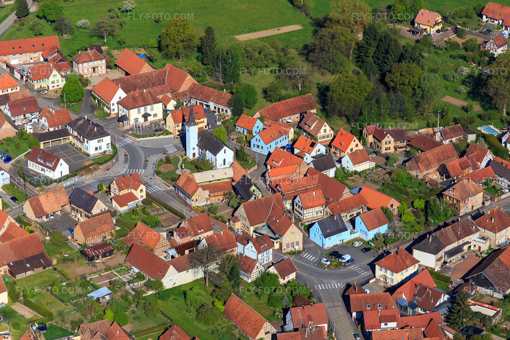 Aerial view: Church in Mulhausen in the state Bas-Rhin, France.Photo: IMG_099453.jpg taken on 04/30/2017 by Werner Riehm/FLY-FOTO.comResolution of the original: 4927 x 3285 px