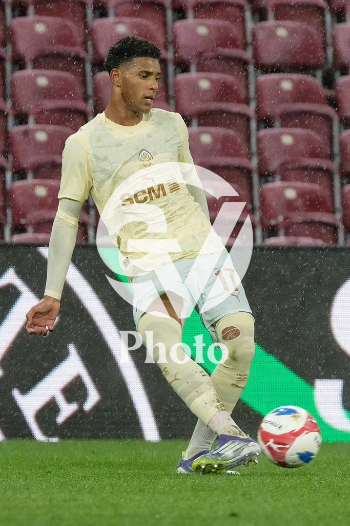 UEFA Conference League Play-offs 2nd leg - Servette FC v FC Shakhtar Donetsk | Vinicius Tobias (17 FC Shakhtar Donetsk) passes the ball  during the UEFA Conference League Play-offs 2nd leg match between Servette FC and FC Shakhtar Donetsk at Stade de Geneve in Geneva, Switzerland