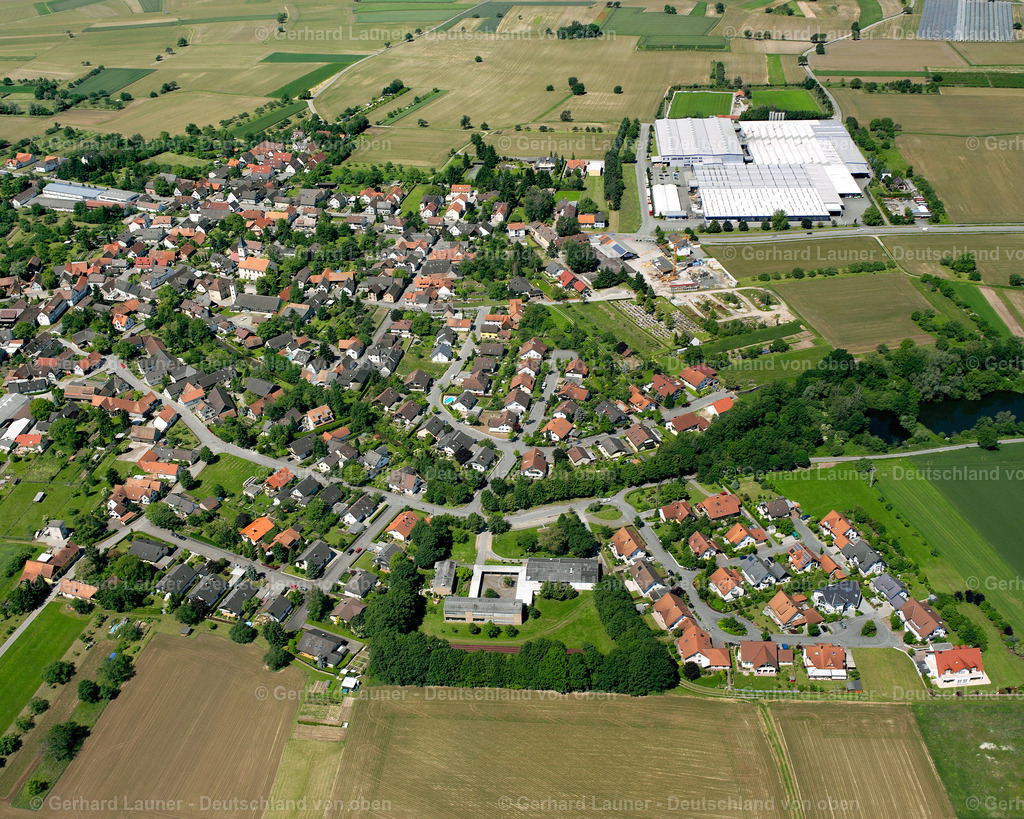 2626103 | Scherzheim 09.06.2006 Ortsansicht am Rande von landwirtschaftlichen Feldern und Nutzflächen  in Lichtenau im Bundesland Baden-Württemberg, Deutschland // Village view on the edge of agricultural fields and land  in Lichtenau in the state Baden-Wuerttemberg, Germany Foto: Gerhard Launer