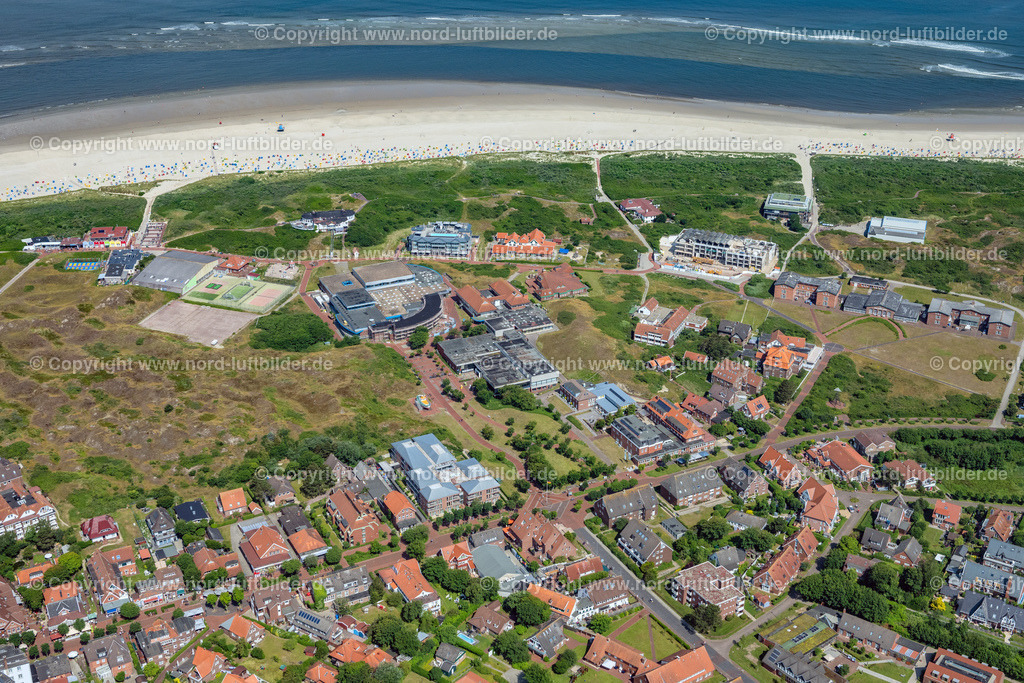Langeoog_ELS_6007250622 | LANGEOOG 25.06.2022 Inselbereich Langeoog mit dem Ortskern in Langeoog im Bundesland Niedersachsen, Deutschland. // Island area Langeoog with the village center in Langeoog in the state Lower Saxony, Germany. Foto: Martin Elsen
