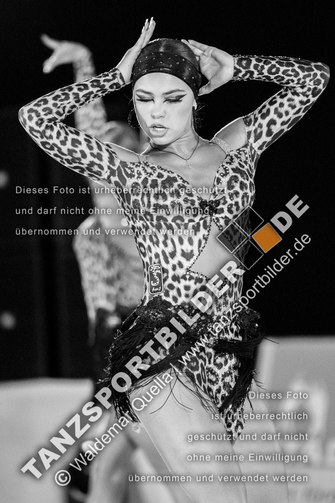 20250504-00400 | Hier finden Sie Tanz Bilder vom Latein und Standard Formationen tanzen. Sportbilder vom Tanzsport. Schöne Fotos und von Weltmeisterschaft, Europameisterschaft, Bundesliga, Regionalliga, Oberliga und Landesliga sowie von GOC Stuttgart, DanceComp, WM Bremen