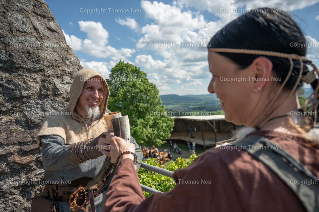 Lindenfels-Mittelaltermarkt-fotografie-thomas-neu.jpg9 | bli, Lindenfels, Mittelaltermarkt in der Burgstraße, Kurpark , Rathaushof und Burg, hier der historische Tanzkreis Bensheim im Rathaushof,  ,Bild: THomas Neu