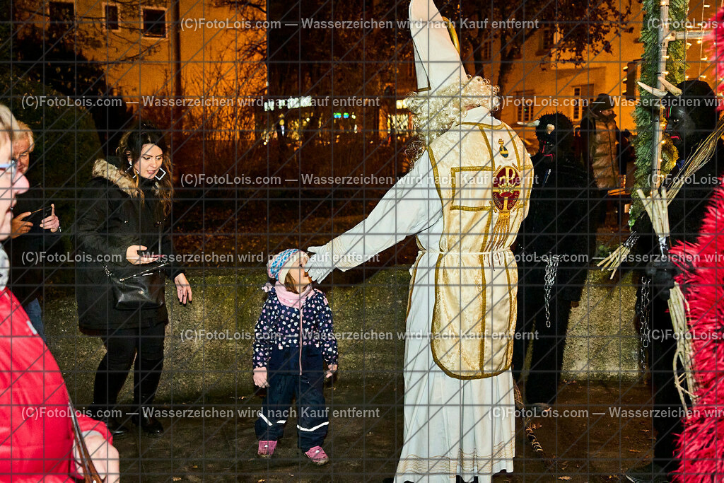 ALP7587_Wieselburger Advent_Nikolaus | (C)FotoLois.com, Alois Spandl, Wieselburger Advent im Schlosspark, Besuch durch den Hl. Nikolaus und seinen Krampussen, Sa 3. Dezember 2022.