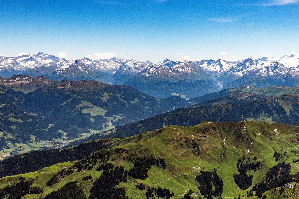 dr__0026688.jpg | KITZBüHEL 25.06.2019 Wald und Berglandschaft Kitzbüheler Alpen in Kirchberg in Tirol in Tirol, Österreich. // Forest and mountain scenery Kitzbueheler Alpen in Kirchberg in Tirol in Tirol, Austria. Foto: Daniel Reiter