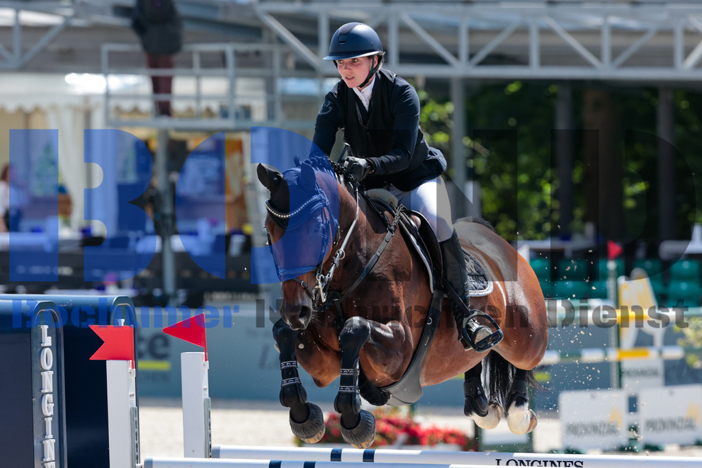 Longines Balve Optimum - Springen Samstag {date} -  | {headline}(Foto: Sebastian Sendlak / BOND) - Realisiert mit Pictrs.com