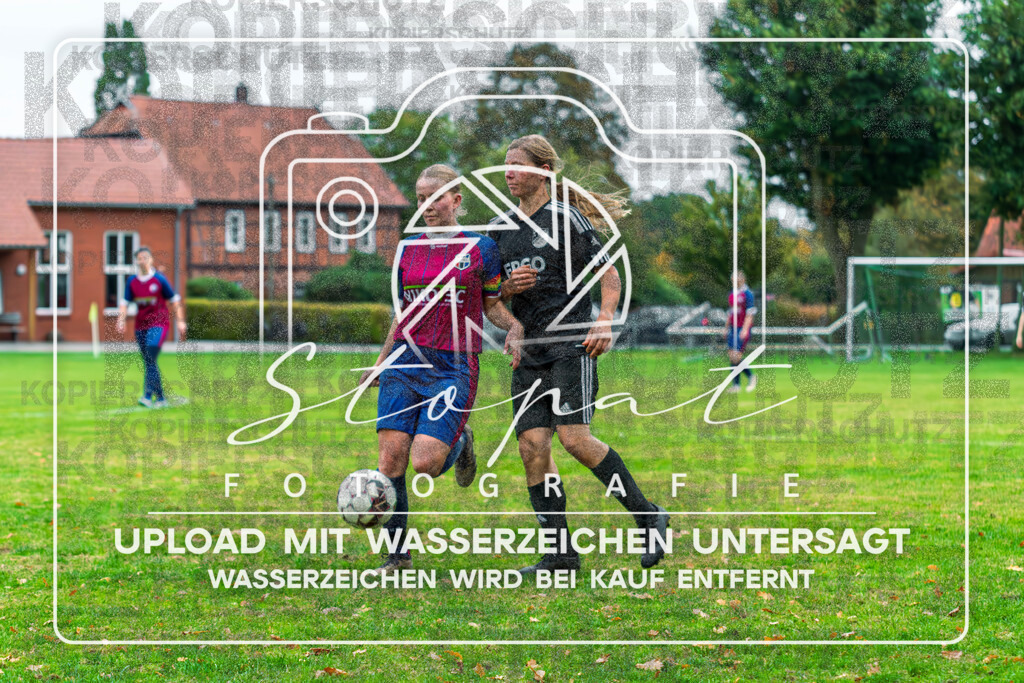 SGNSGF-1014 | Melanie Rosner (SG Fulde #18) beim Damen Kreisliga HK/CE Spiel zwischen SG Nordheide und SG Fulde im Sportplatz Vethem, Vethem (Simon Paul Stopat) - Realisiert mit Pictrs.com