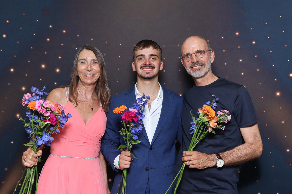 ZD260628112736-162 | Fotoshop von zweidimensional Fotografie. Ihr Fotograf im Aargau. Abzüge von Ihrem Fotobox Event bestellen.Abzüge von Ihrem Hochzeit bestellen.Abzüge von Ihrem Schulfotograf bestellen.