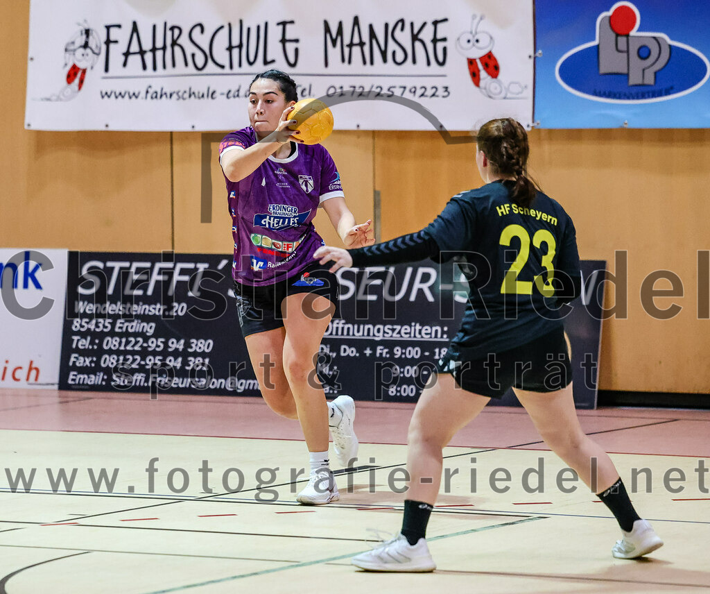 2023-12-17_041_SpVgg_Altenerding_II_gegen_HF_Scheyern | Erding, Deutschland, 17.12.2023:
Handball, Bezirksliga Frauen Altbayern 2023 / 2024, 9. Spieltag, SpVgg Altenerding II gegen HF Scheyern, Endergebnis: 22:26

Michelle Gruber (SpVgg Altenerding, #7), Melissa Ruscitti (HF Scheyern, #23)

Foto: Christian Riedel / fotografie-riedel.net
