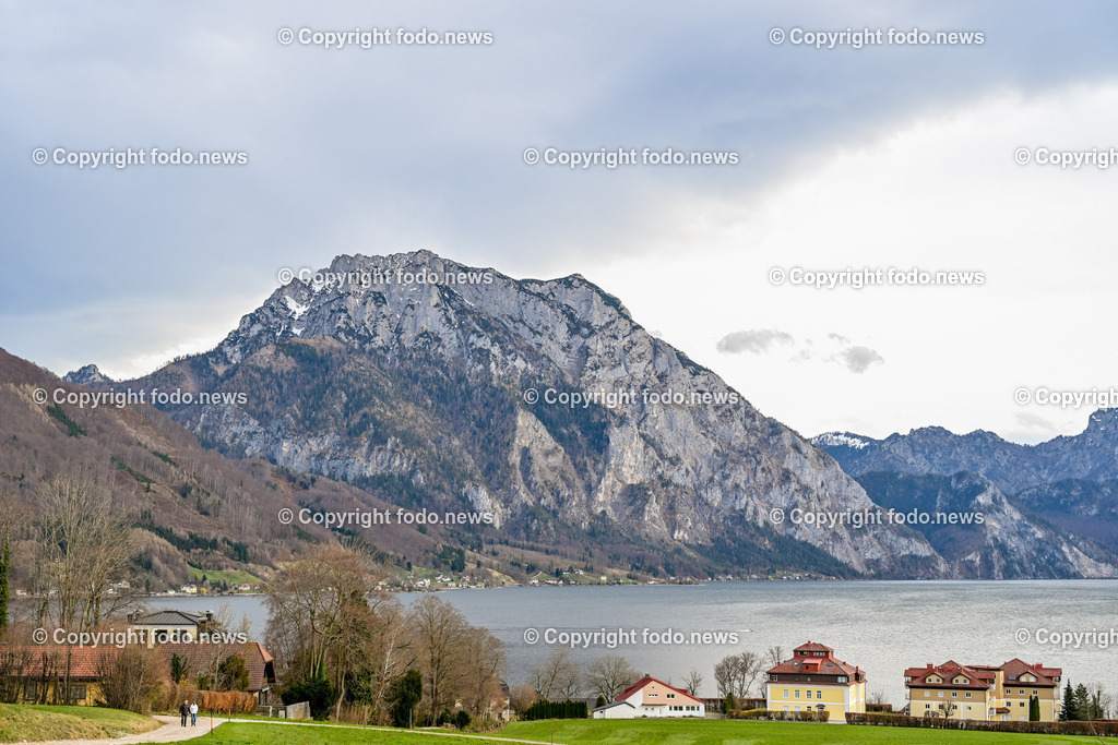 Traunstein_ Traunsee_ Gmunden_ 10.03.2024-1 | 10.03.2024, Gmunden, AUT, Traunstein, im Bild Traunstein, Traunsee, Gmunden, Berg, Berge, See, Tourismus, Bergsteigen, Huette, Segeln, Boote, Landschaft, Drohne, Luftbild