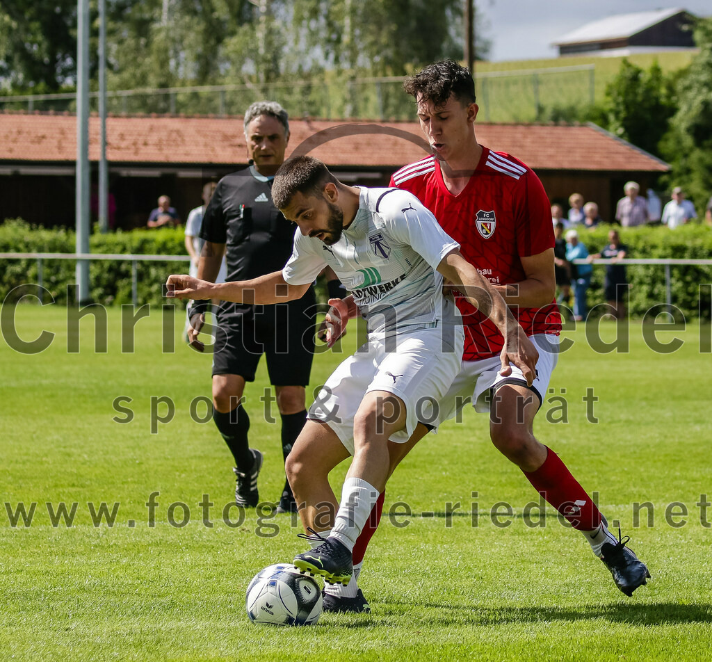 2023-07-30_110_FC_Lengdorf_gegen_SpVgg_Altenerding | Lengdorf, Deutschland, 30.07.2023:
Fußball, Kreisliga 2023 / 2024, 1. Spieltag, FC Lengdorf gegen SpVgg Altenerding, Endergebnis: 1:1

Leart Bilalli (SpVgg Altenerding, #10), Bastian Fischer (FC Lengdorf, #12)

Foto: Christian Riedel / fotografie-riedel.net