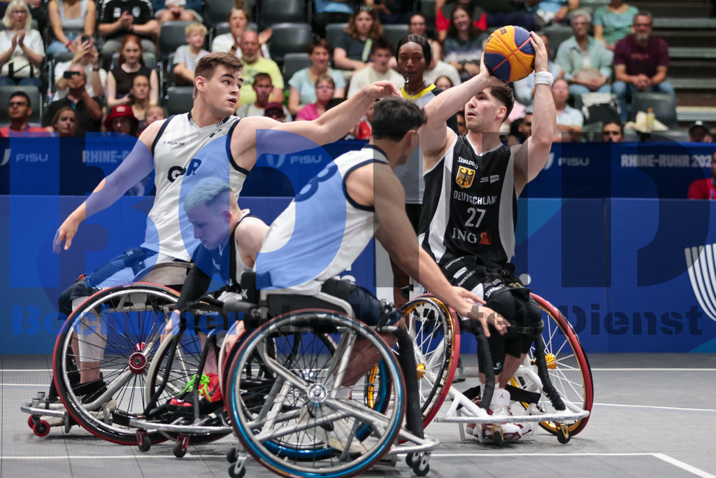 SES_TTG3X320250718-2876 | bond - Realisiert mit Pictrs.com