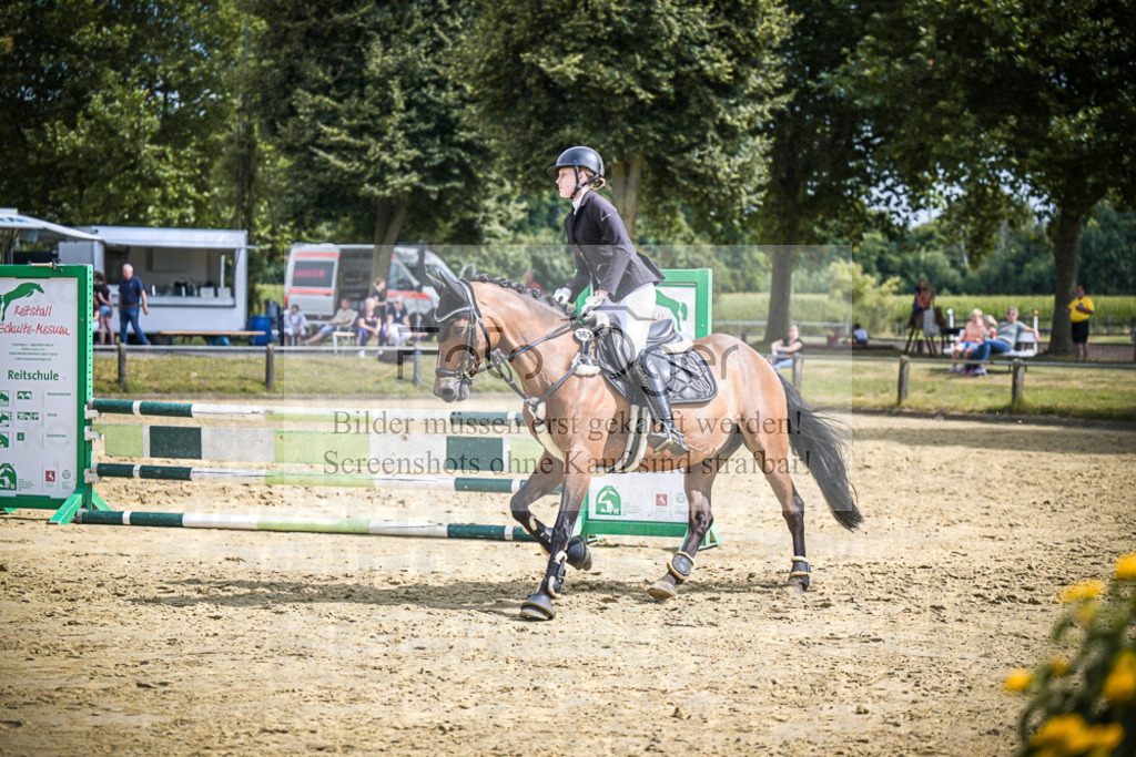 DOS_5045 | Entdecke hochwertige Reitturnierfotos von Foto Oger. Professionell, emotional und authentisch – jetzt Lieblingsmomente im Shop bestellen.Deutschlandweite Turnierfotografie. - Realisiert mit Pictrs.com