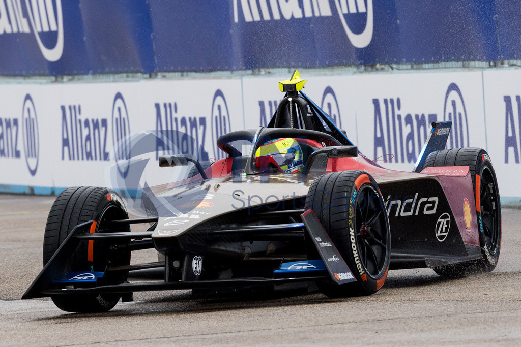 GEPA-20230423-101-147-0087 | BERLIN,GERMANY,23.APR.23 - MOTORSPORTS, FORMEL E - E-Prix of Berlin, Berliner Tempelhof Airport Circuit, qualifying. Image shows Oliver Rowland (GBR / Mahindra). 
Photo: GEPA pictures/ Matthias Trinkl