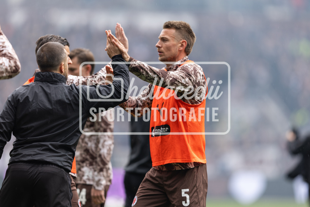 Fußball I Männer I Saison 2025-2026 I Bundesliga I FC St. Pauli - VfL Wolfsburg I 12796 | realhellocedii - Realisiert mit Pictrs.com