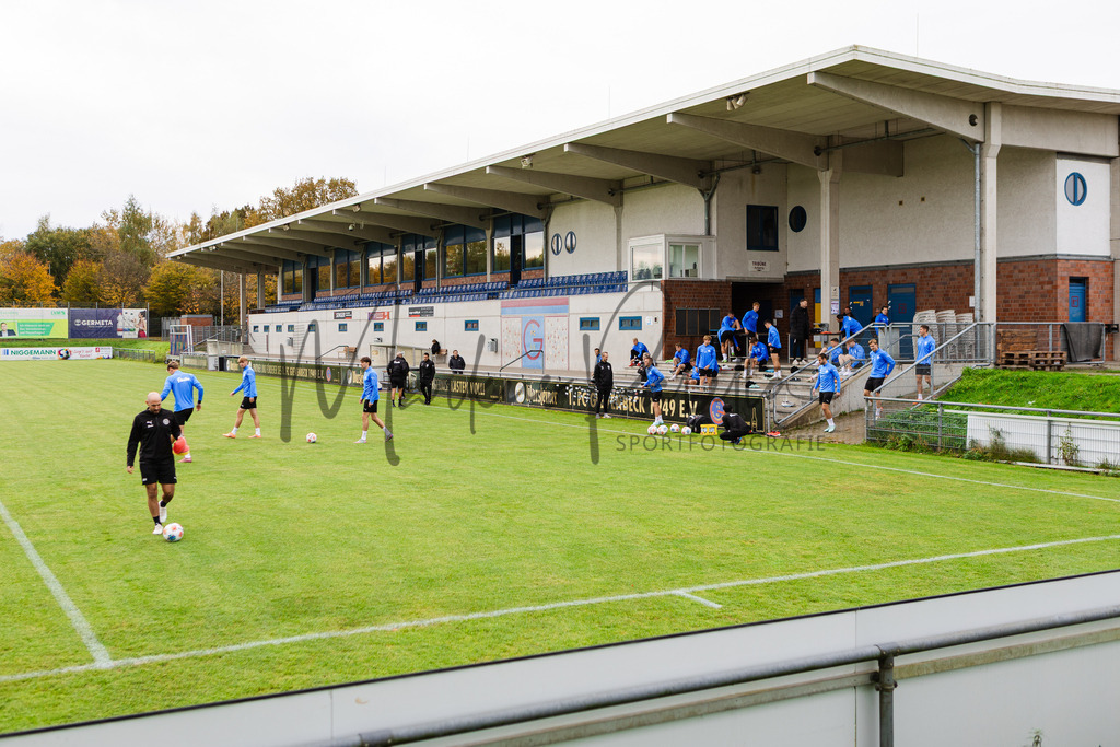 2. Bundesliga, Saison 2025/26, 11. Spieltag: SC Preußen Münster - Holstein Kiel | Münster, 31.10.2025: 2. Bundesliga, 11. Spieltag, Holstein Kiel schwitzt im Sportpark Gievenbeck in Münster an. Foto: sportfotografie.ms | Markus Paletta - Realisiert mit Pictrs.com