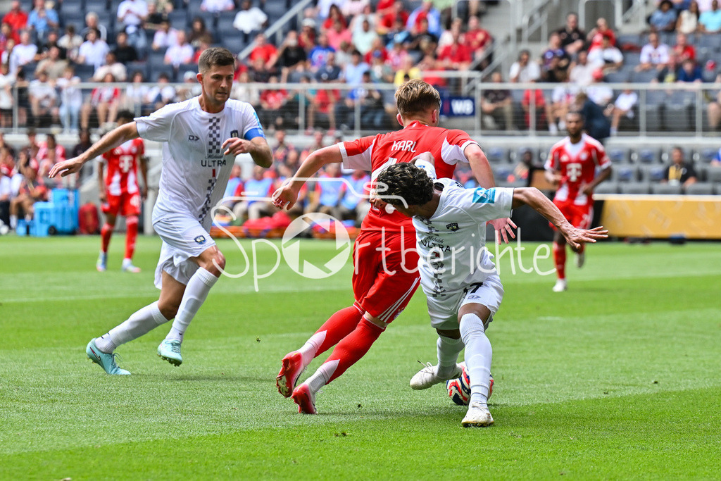 FC Bayern München - TQL Stadium | Im Duell Lennart KARL (FC Bayern Muenchen 46) und Jerson LAGOS (Auckland City FC 17) / Zweikampf / FIFA Club World Cup: FC Bayern Muenchen - Auchkland City FC, TQL Stadium am 15.06.2025 / BLD / ZDF / NOT FOR SALE IN USA
