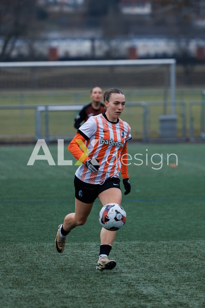 Fußball I Frauen I Saison 2025-2026 I Freundschaftsspiel I FC Aarau Frauen - SC Freiburg U20 I 24.01.2026 | 19 Rebecca Rummel (SC Freiburg U20) – Sturm - Realisiert mit Pictrs.com