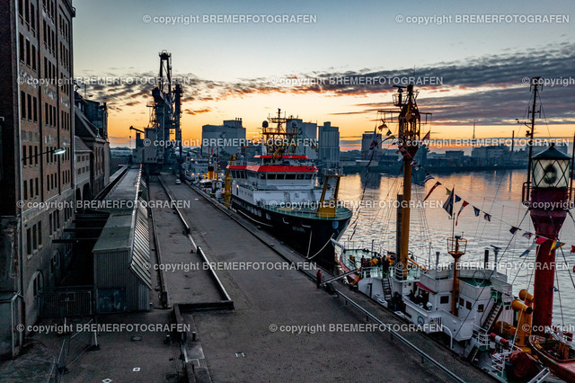 DJI_0040 | 30.09.2022 Drohnenaufnahmen Dt. Schifffahrtstag 2022 Bremen Wendebecken / Weser