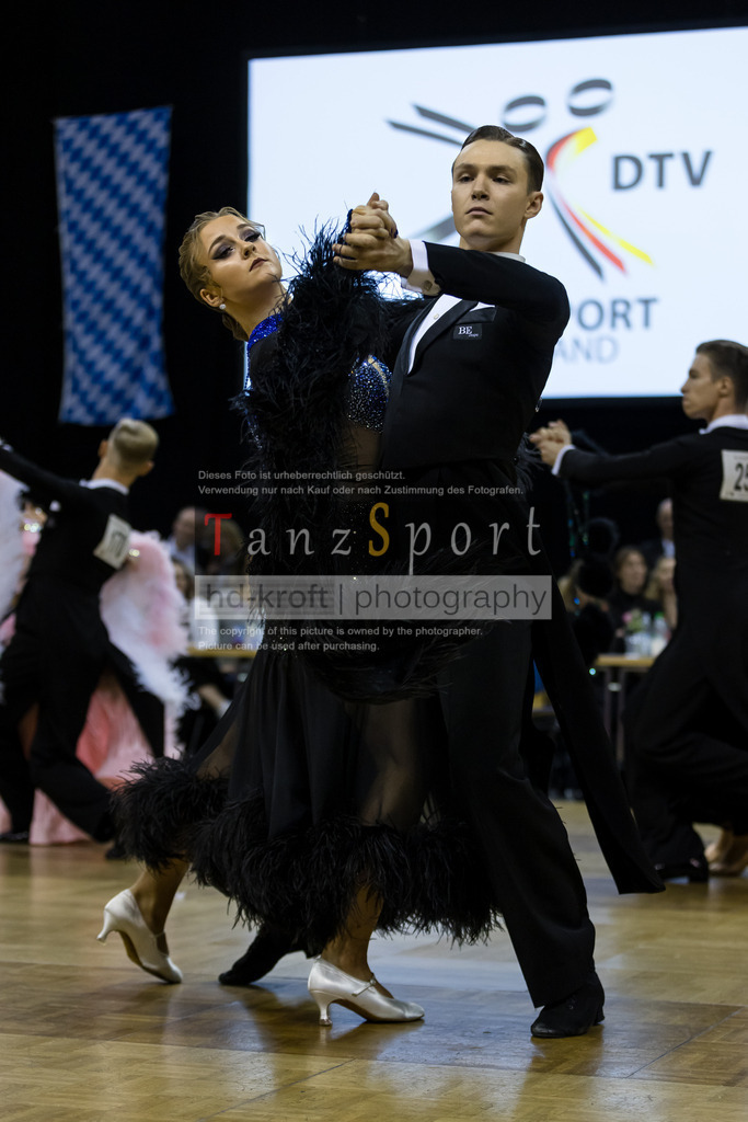 20241102_DC_HGR_Std_09010 | Tanzsportbilder, Standardtanz, Lateintanz, WDSF, DTV, LTVB, dancecomp, goc, hessen tanzt, blaues band der spree, walzer, tango, wiener walzer, slowfox, quickstepp, samba, rumba, cha-cha-cha, paso doble. jive, hd-kroft photography, turniertanzsport