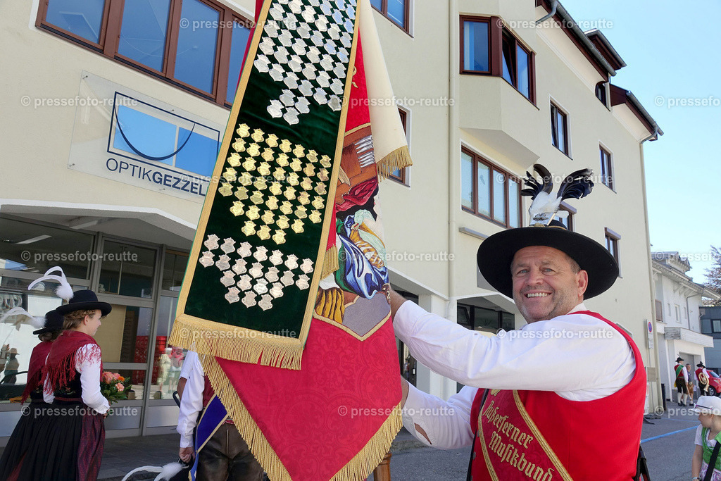 news-2022-Juli17-Musikumzug-Reutte-DSD02872-Vorabimpression | Info aus dem Bezirk Reutte/Ausserfern Tirol sowie eine umfangreiche Bilddatenbank über die gesamte Region: Lechtal, Talkessel Reutte, Tannheimertal, Zwischentoren. Lech, Plansee, Zugspitze, Grenztunnel, B179, Fernpassstraße, Verkehr, Lawinen, Tradition, - Realisiert mit Pictrs.com