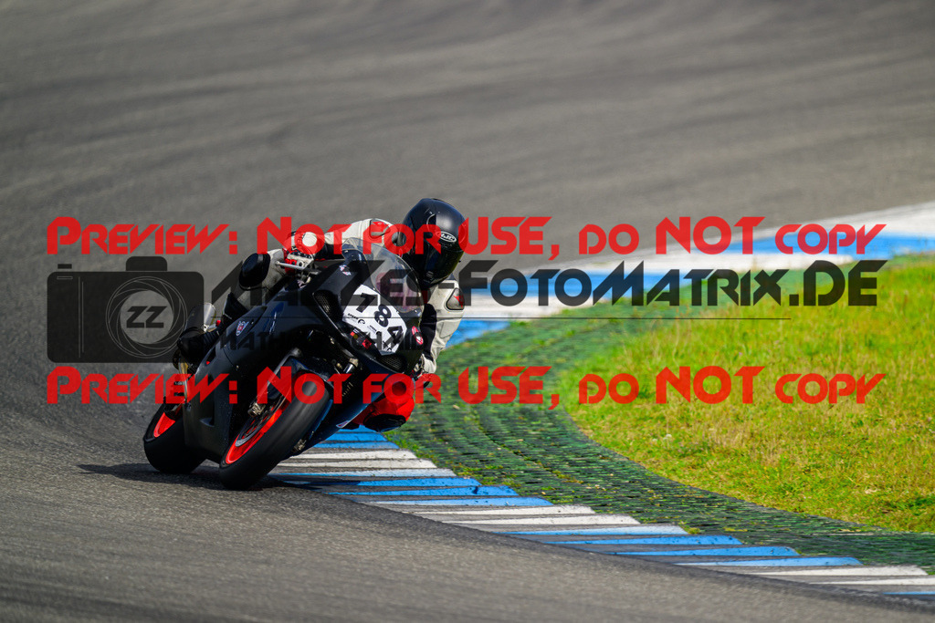 MaZZes_FotoMatrix_240615_6007705_7366 | ROT