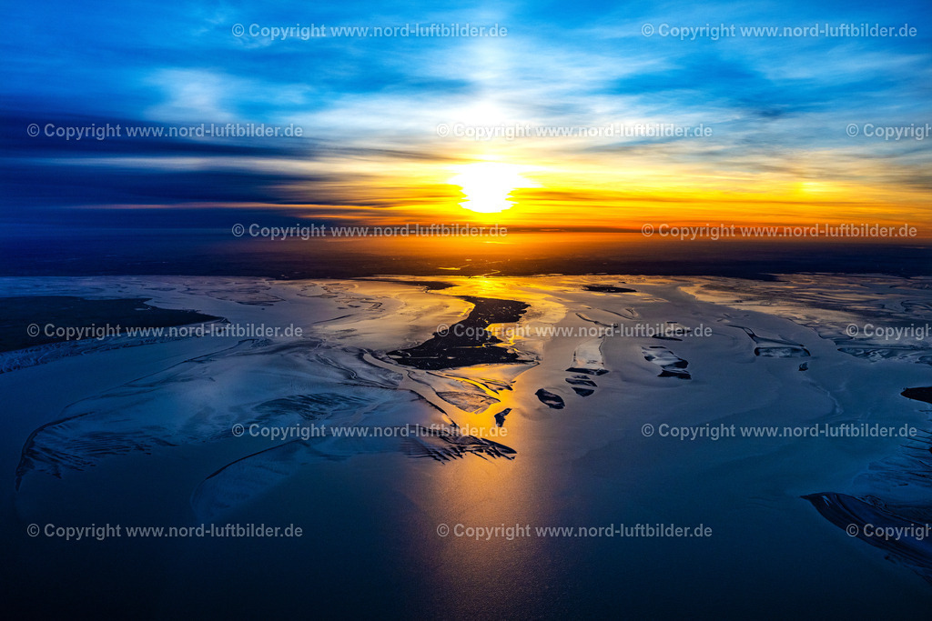 Langeneß_Sonnenaufgang_ELS_3575010523 | LANGENEß 01.05.2023 Sonnenaufgang im Küstenbereich der Nordsee- Insel Nordmarsch-Langeneß in Mayenswarf im Bundesland Schleswig-Holstein, Deutschland. // Sunrise in the coastal area of the North Sea island of Nordmarsch-Langeness in Mayenswarf in the state Schleswig-Holstein, Germany. Foto: Martin Elsen