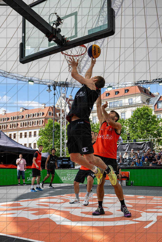 DIE FINALS 2025 | Dt. Meisterschaft 3x3   | Letzte Spiele in der Vorrunde. //  02.08.25: DIE FINALS 2025 | Dt. Meisterschaft 3x3   / Dresden / Deutschland  //   CREDIT:www.bullenfotos.de, Martin König, Hörner Weg 40, D-49078 Osnabrück, +4917663732967 // Nutzung und Weitergabe nur zu den vereinbarten Zwecken. Presseanfragen an Ersteller. Alle Rechte beim Ersteller. Honorierung nach MFM. - Realisiert mit Pictrs.com