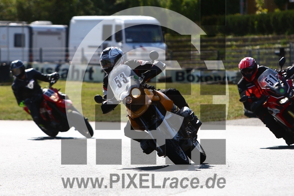 0053-20250510_01455 | Schöne Erinnerungen an spannende Momente - das festzuhalten ist unser Job. PIXELrace.de ist seit 2003 auf den Rennstrecken Europas unterwegs um die Action draußen beim Fahren und die wunderbare Stimmung imm Fahrerlager für euch einzufangen.