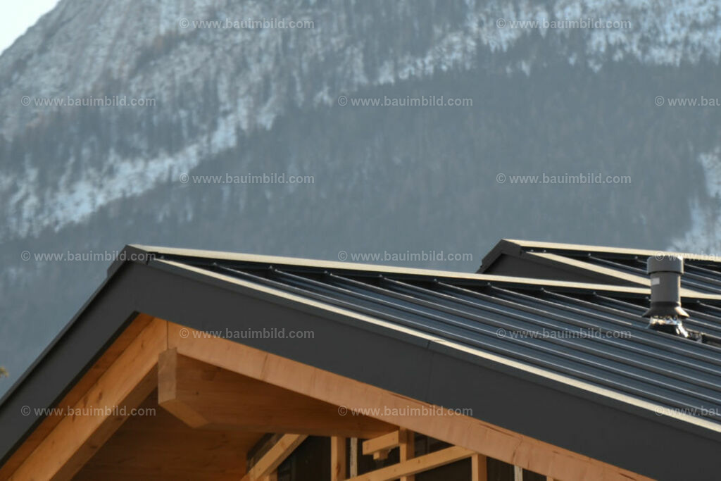 bib-lg11-spenglerarbeiten-0165 | Nach LV-Leistungsgruppen sortierte Detailfotos über den Bau eines Hauses. Alle Hausbau-Bilder direkt vom Urheber und Autor der Website Haus-Selber-Bauen.com