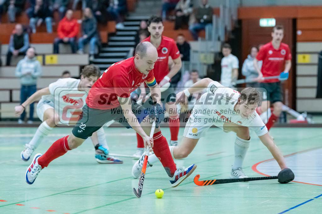 HK_20230122_103230 | 1. Bundesliga ( Halle ) Herren Crefelder HTC - Rot-Weiss Köln am 22.1.2023 Crefelder HTC  ( CHTC ) Halle Glockenspitz , Krefeld , Aron Flatten ( Rot-Weiss Köln #6 ) , Ehling Jonathan ( Crefelder HTC #22 )