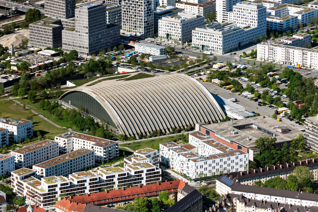 dr__0052771.jpg | MüNCHEN 07.05.2020 Briefsortierzentrum mit ehemaliger Paketposthalle in München Bundesland Bayern. Die in den sechziger Jahren erbaute Halle an der Friedenheimer Brücke war die größte freitragende Betonfertigteilhalle der Welt. // Briefsortierzentrum with former parcel post office in Munich state of Bavaria. Built in the sixties, the hall on the Friedenheimer Bridge was the largest cantilevered precast concrete hall in the world. Foto: Daniel Reiter