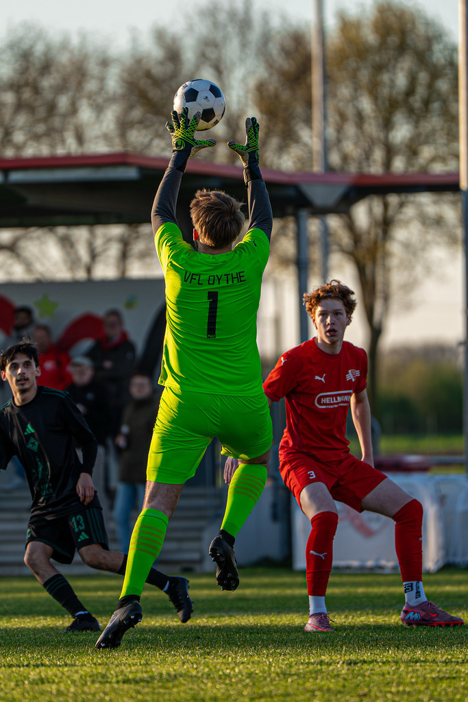 Fußball I A-Junioren I Saison 2025-2026 I VFL Oythe - SFN Vechta I 07566 | jns.sportfotos - Realisiert mit Pictrs.com