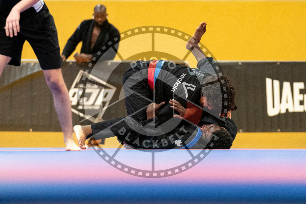 20231118PBB13043 | Fighters compete during the AJP Tour 600 Frankfurt Championship in Frankfurt/Main, Germany, on November 18, 2023.