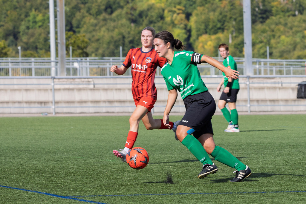 FCHSTE_250921_0805 | 1.FC Heidenheim 1846 II vs. TV Steinheim, Fußball, Frauen, Bezirksliga, 2025/2026, 2.Spieltag, 21.09.2025 in Heidenheim, Kunstrasen b. Voith-Arena West(Foto: Michael Bulling) - Realisiert mit Pictrs.com