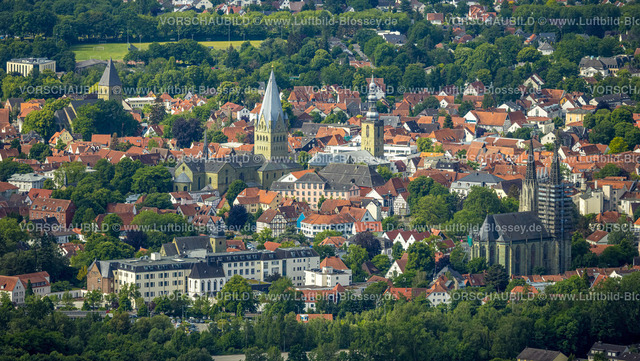 Soest220600218 | Luftbild, Altstadt mit (von links) Sankt Pauli Kirche, St. Patrokli-Dom, St. Petri Alde Kerke und evang. Kirche Sankt Maria zur Wiese (Wiesenkirche), Walburger, Soest, Soester Boerde, Nordrhein-Westfalen, Deutschland