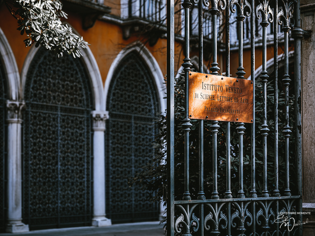 20220309-160333 ITALIEN-Venedig_023-1 Kopie | Herzlich willkommen auf meiner Seite! Ich bin Elke Wallnisch, Deine Fotografin für lichtstarke Momente. Der Name steht für alles, was mich mit der Fotografie verbindet: Das Licht und seine machtvolle Wirkung auf eine Situation oder unsere Stimmung - Realisiert mit Pictrs.com