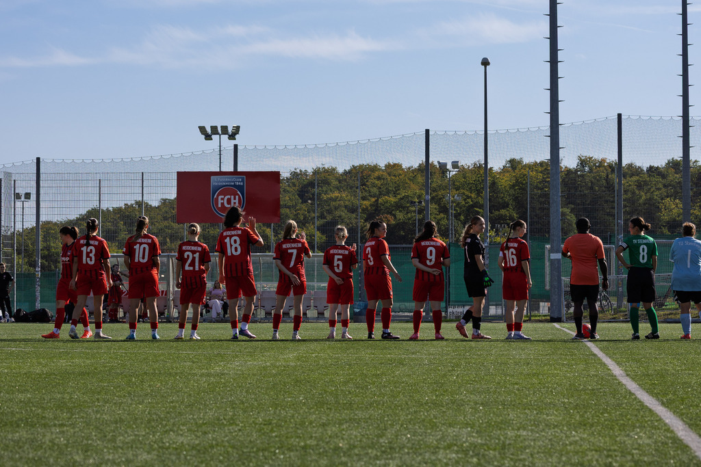 FCHSTE_250921_0268 | 1.FC Heidenheim 1846 II vs. TV Steinheim, Fußball, Frauen, Bezirksliga, 2025/2026, 2.Spieltag, 21.09.2025 in Heidenheim, Kunstrasen b. Voith-Arena West(Foto: Michael Bulling) - Realisiert mit Pictrs.com