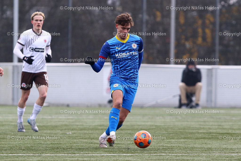 NH_FCStPauliU23_EintrachtBraunschweigU23_Testspiel_02022025 | #22 Mason Grumbach (Eintracht Braunschweig U23)Fußball I Herren I Testspiel I Saison 2024-2025 I FC St. Pauli U23 - Eintracht Braunschweig U23 I 02.02.2025 I Sportplatz Brummerskamp