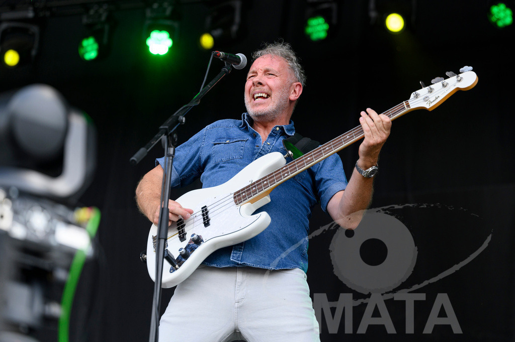 _DWA6820 | Gil Allan (Bass) von der Band Big Country bei ihrem Auftritt im Rahmen des Festival Lieder am See 2024 in Franken Enderndorf Spalt, 27.07.2024 Bayern Deutschland - Realisiert mit Pictrs.com