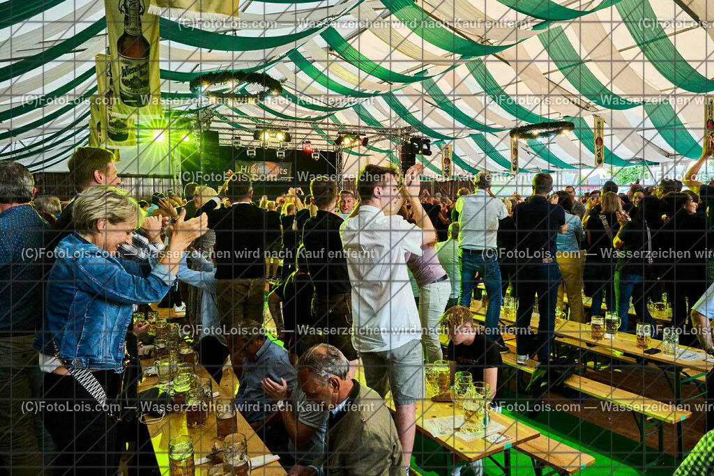 ALP5191_VOLKSFEST_Bieranstich_Musik HIGHLIGHTS | (C)FotoLois.com, Alois Spandl, BIERANSTICH im Festzelt beim WIESELBURGER VOLKSFEST mit den TSCHECHEN als Vorband und dem Auftritt von Die HIGHLIGHTS, Mi 28. Juni 2023.