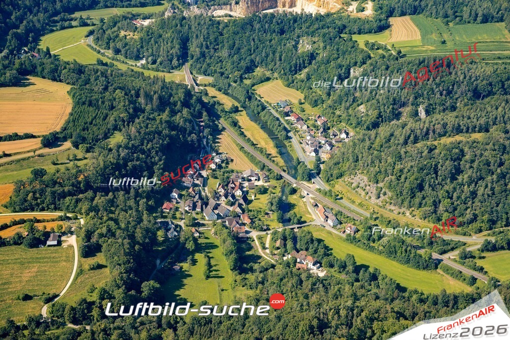 Das Luftbild zeigt : Enzendorf Hartenstein - Die Luftaufnahme wurde 2024 vom UL-Flugzeug aus erstellt ( keine Drohne ) - Hochauflösende Luftaufnahme - Für grossformatige Ausdrucke geeignet. Die Geschenkidee !Mit Lizenz und Bildrechte bestellbar