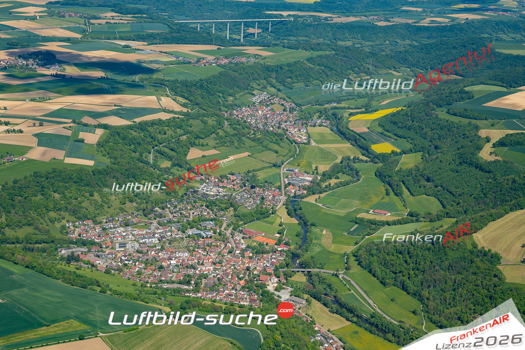 Luftaufnahme der Stadt Untermünkheim - Die Luftaufnahme wurde 2025 vom UL-Flugzeug heraus erstellt ( keine Drohne ) - Hochauflösende Luftaufnahme - für professionelle Ausdrucke geeignet. Die Geschenkidee !Mit Lizenz und Bildrechte bestellbar